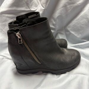 Sorel Black Ankle Boots with Zipper